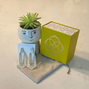 Kendra Scott NWT Kensley Statement Earrings iridescent abalone